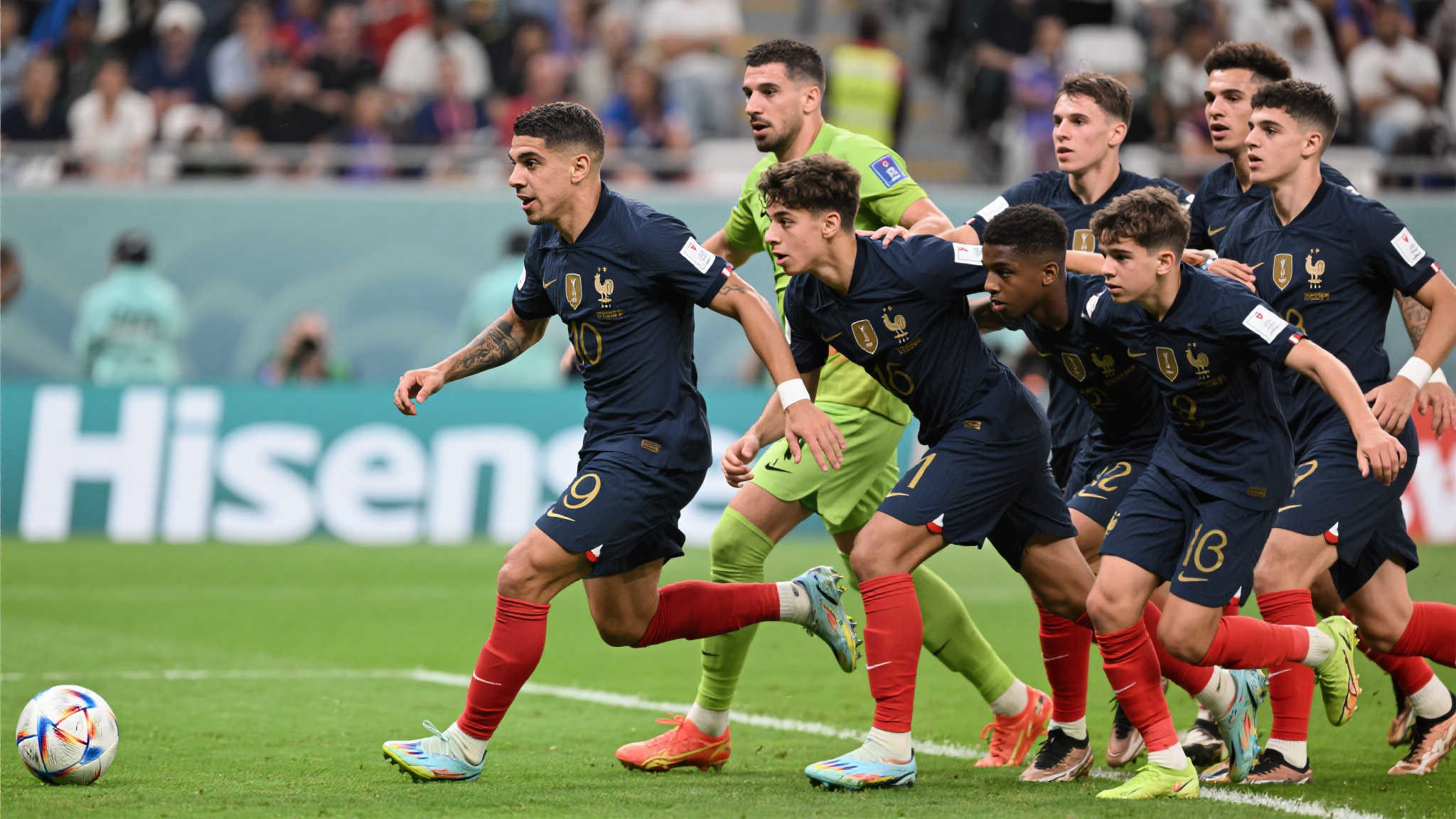 值得关注的是，与过往依赖单核进攻不同，本届赛事中大